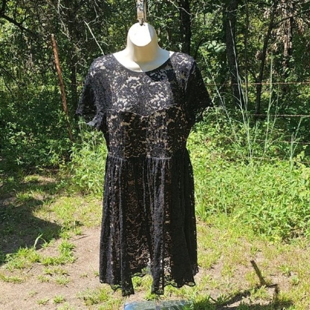 Torrid Size Plus 0 Black Lace Dress Used